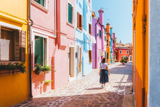 Venice: Murano & Burano Islands Tour with Optional Torcello Stop - Burano in color: 90 minutes that are perfect for photos and lace culture