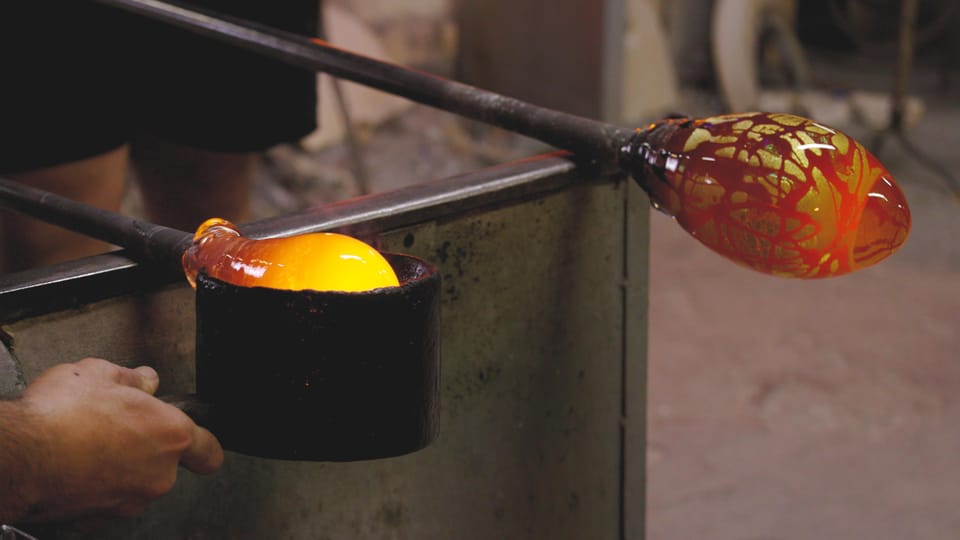 Venice: Murano Glass Factory Guided Tour with Prosecco - Guide style: why names like Rocco, Luigi, and Marco matter