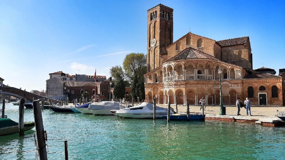 Venice: Murano Island and Glass Factory Private Guided Tour - Which guides and group style to expect