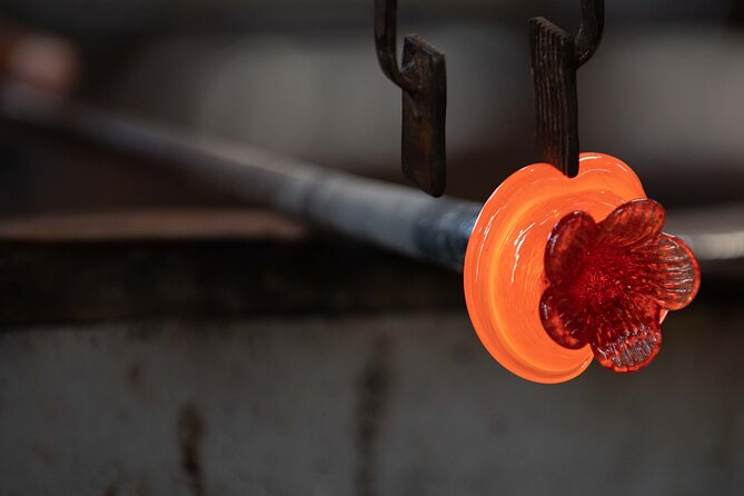 Venice Murano Island Glass Factory Tour with Glass Blowing Demonstration - Two Steps of Showroom Time: How the Ticket Becomes Shop Credit