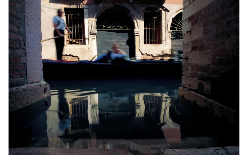 Venice: Mysterious Tales of Ghosts and Murders - Starting at Campo San Bartolomio: finding the FARMACIA and settling in