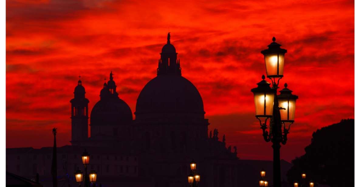 Venice: Mysterious Tales of Ghosts and Murders - Campo San Bartolomio to Corte Seconda del Milion: stone marks become plot