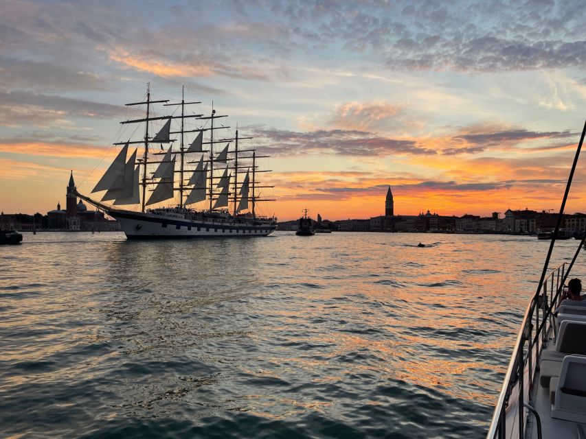 Venice: Night Catamaran Cruise of the Lagoon - Live tenor sax on the lagoon: what you’re really buying