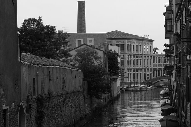 Venice Photography Walking Tour with Private Guide - Sunset Venice: Bridge of Sighs, lagoon light, and St Mark’s at night