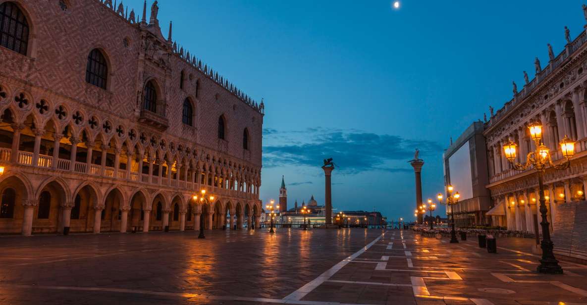 Venice: Private After Dark Tour and Gondola Ride - Where the tour starts and how to plan your evening