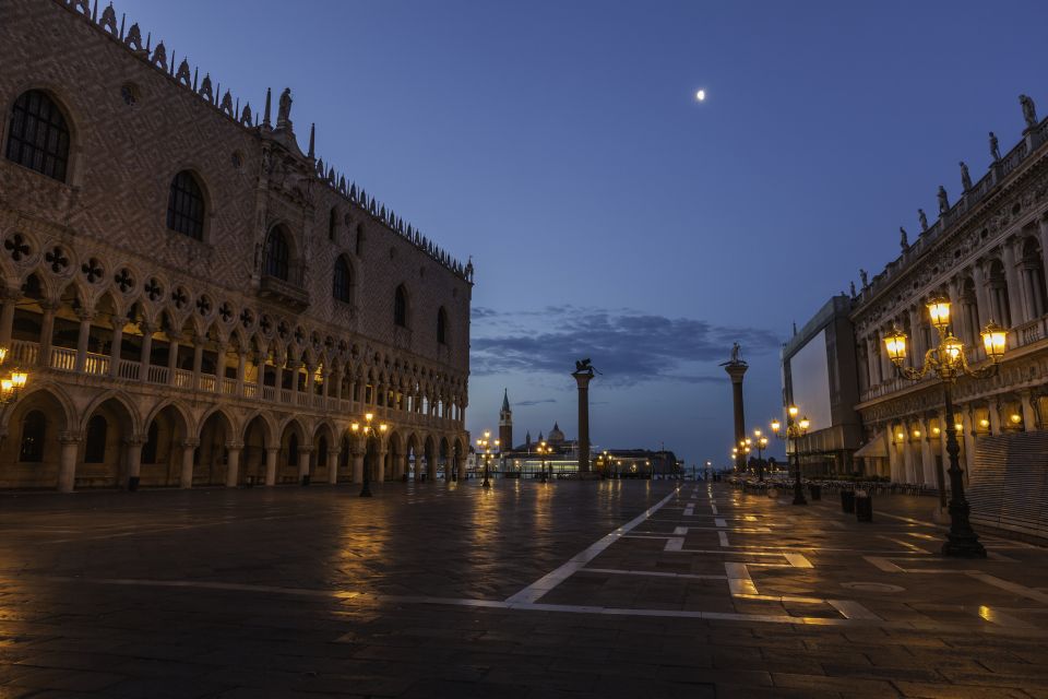 Venice: Private After Dark Tour and Gondola Ride - Price and value: $289.64 per person, and what justifies it