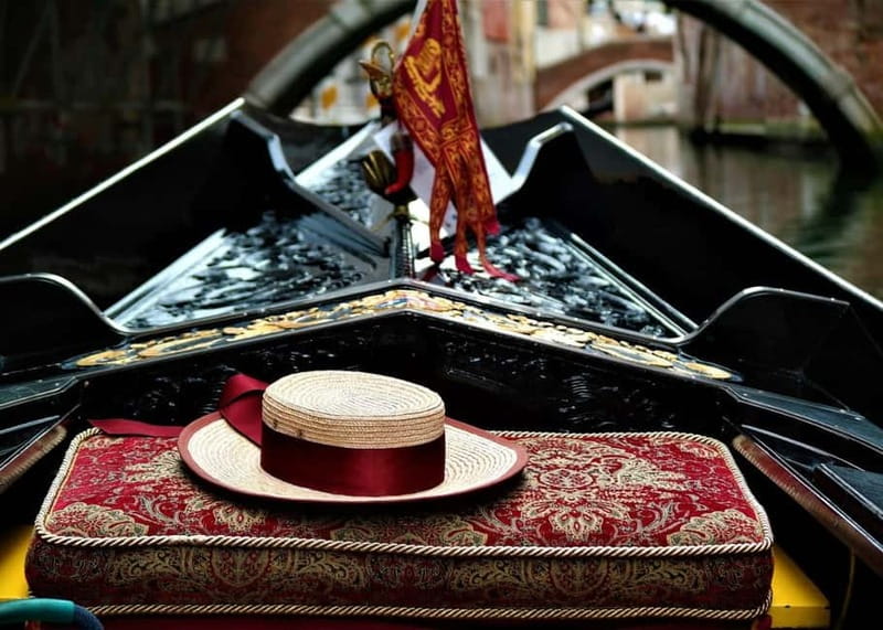 Venice: Romantic Shared Gondola Serenade on the Grand Canal - Gondola Gallery: why the craft stop is worth your attention