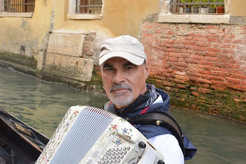 Venice: Romantic Shared Gondola Serenade on the Grand Canal - Practical tips for a smoother gondola serenade