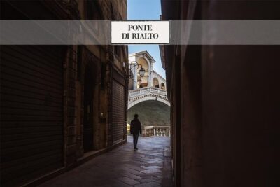 Venice: San Marco to Rialto Walking Tour & Spritz Like a Local - The big open field stop: why you get a breather in the middle