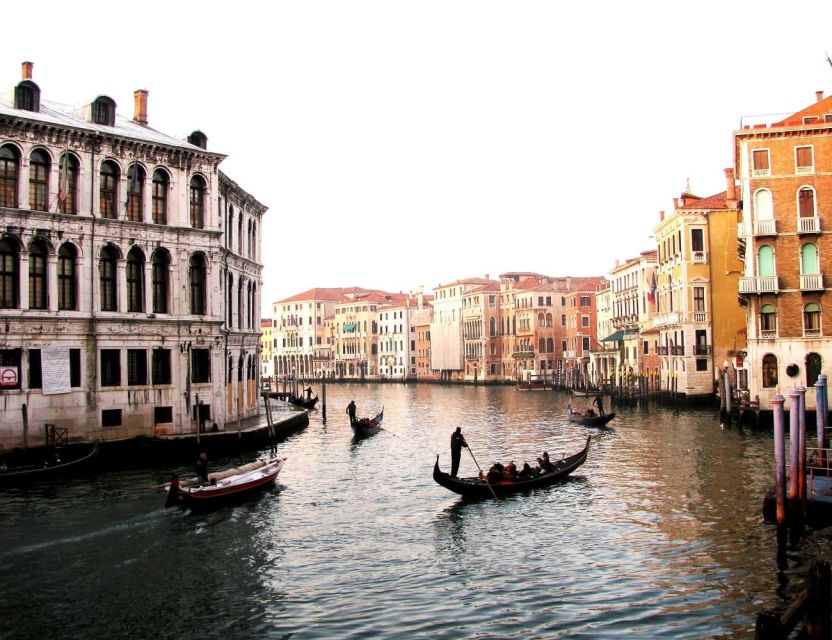 Venice Shared Gondola Ride - Teatro la Fenice From the Water: The Phoenix Theater Moment