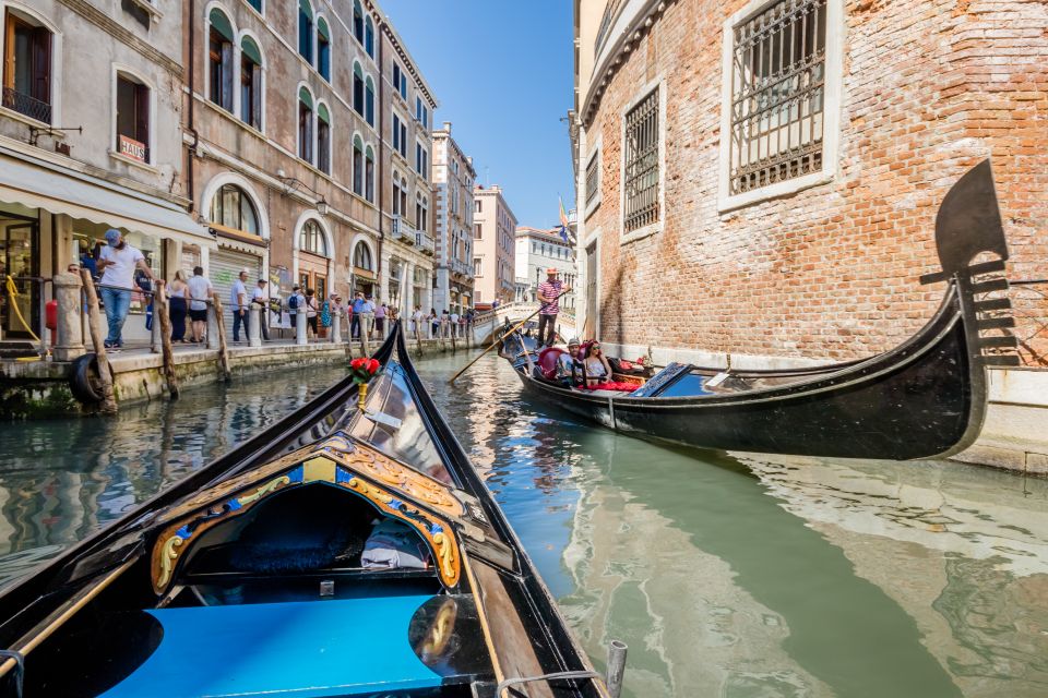 Venice: Shared Gondola Ride Across the Grand Canal - Quick hits before you go