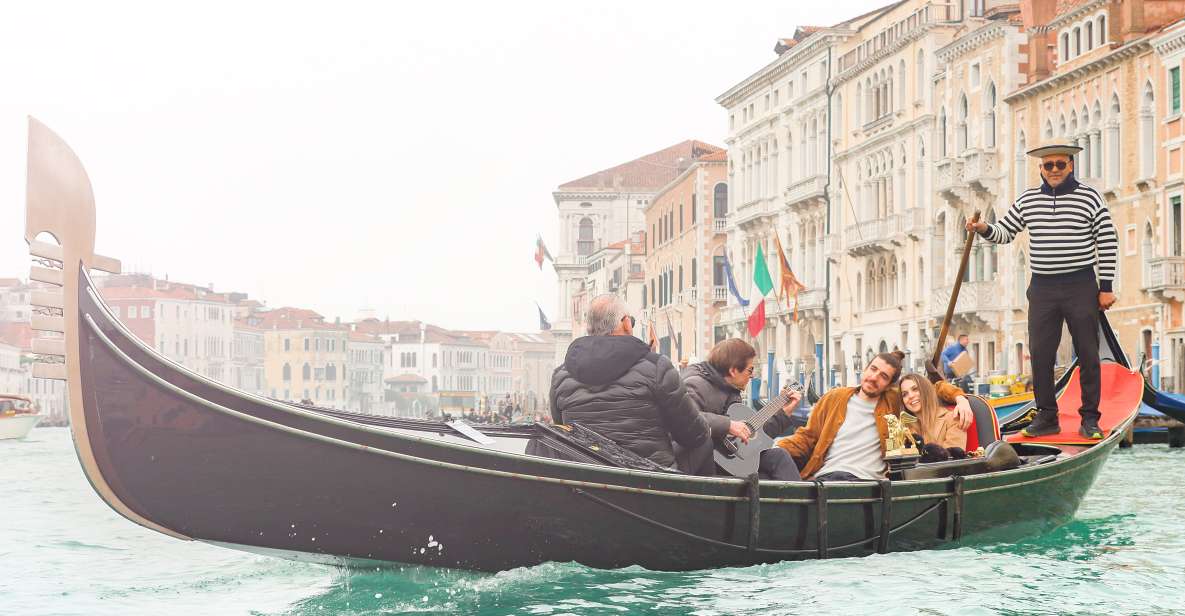 Venice: Shared Gondola Ride and Serenade - Shared Gondola With Music: Why This One Works
