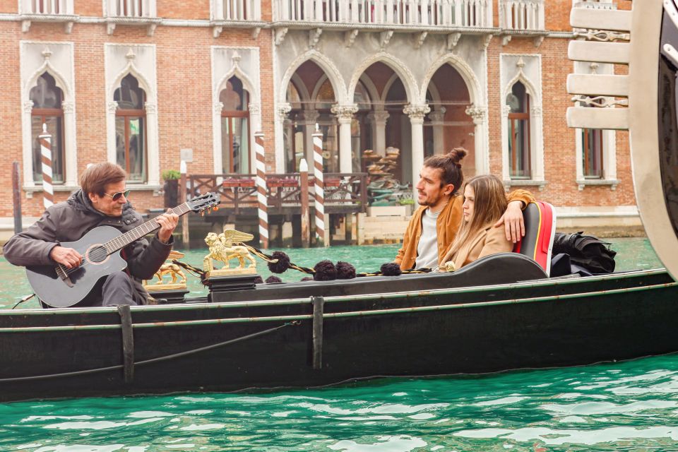 Venice: Shared Gondola Ride and Serenade - The 30-Minute Route: Inner Canals, Grand Canal Glimpses, and Icon Views