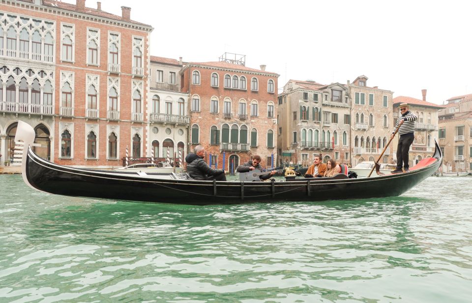 Venice: Shared Gondola Ride and Serenade - Should You Book This Serenade Gondola Ride?