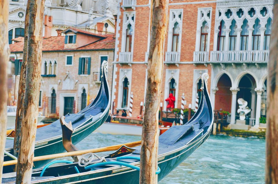 Venice: Shared Gondola Ride through the Lagoon City - Your 30 minutes on the water: what you’ll see, step by step