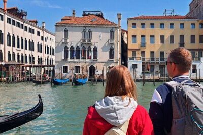 Venice Sightseeing Small Group Walking Tour with a Local Guide - Meeting Point, Route Length, and the Two-Hour Pace