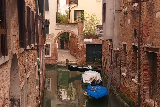 Venice Small Group Walking Tour of Most-Famous Sites &Attractions - Basilica Dei Santi Giovanni E Paolo: monuments and Venice’s big civic mood
