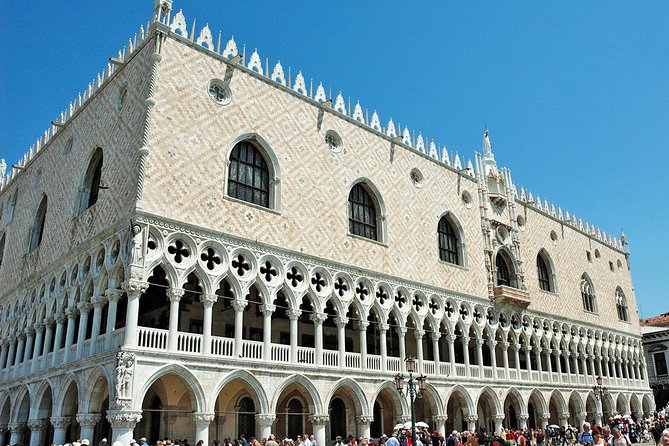 Venice Small Group Walking Tour of Most-Famous Sites &Attractions - Getting started at Campiello dei Squelini (and why that first stop matters)