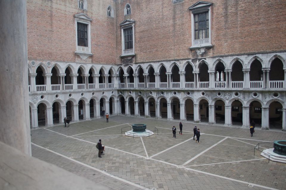 Venice: St Mark’s Basilica and Doge’s Palace Private Tour - Golden mosaics and altars: symbolism you can actually read