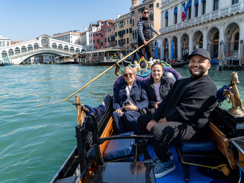 Venice: St. Mark's, Doges Palace, Rialto, and Gondola Tour - Guides can make or break the day