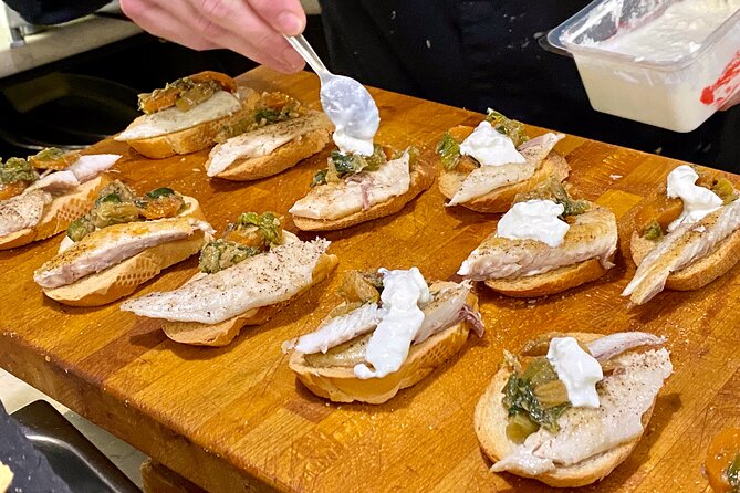 Venice Street Food Tour with Local Guide with Local Food Market Visit - Getting Your Bearings Near Rialto Bridge