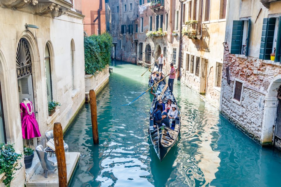Venice: Traditional Shared Gondola Ride - What You’re Actually Paying For: Traditional Gondola, Shared Format