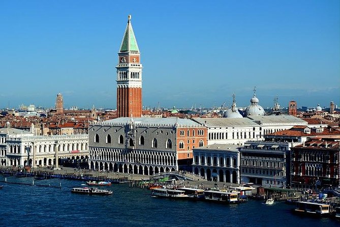 Venice Walking Tour and Gondola Ride - La Fenice and Rialto from the water: what the gondola segment gives you