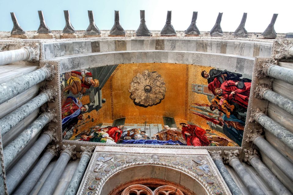 Venice: Walking tour, Doge Palace, & St. Mark's Basilica - Casanova, the prison cell, and the Bridge of Sighs