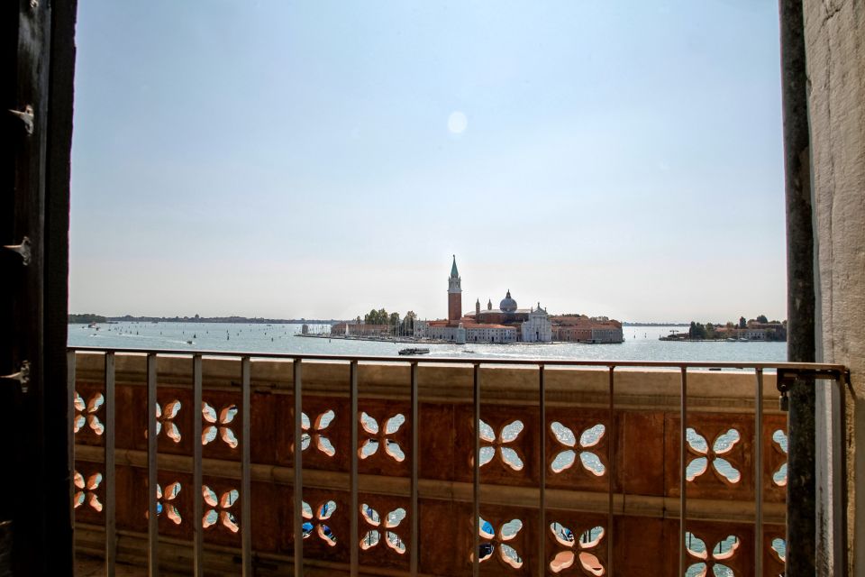 Venice: Walking tour, Doge Palace, & St. Mark's Basilica - Time on your feet: duration, pacing, and group size