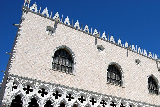 Venice Walking Tour plus Skip the Lines Doge's Palace and St Mark's Basilica Tours - How the Walking Part Feels in Real Life: Calle, Crowds, and Pace