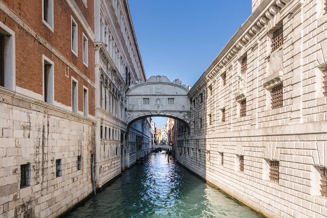 Venice: Winter Pass Top Attractions & City Walking Tour - Audio, VR, and the app: what works, what to do if it doesn’t