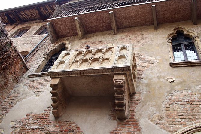 Verona City Sightseeing Walking Tour of Must-See Sites with Local Guide - Romeo and Juliet balcony: the legend with a real-city setting