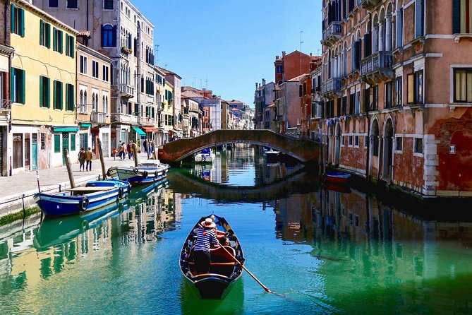 Walking Tour of Venice with Mini Cruise - Giudecca Canal by motorboat: Palladio churches from the right angle